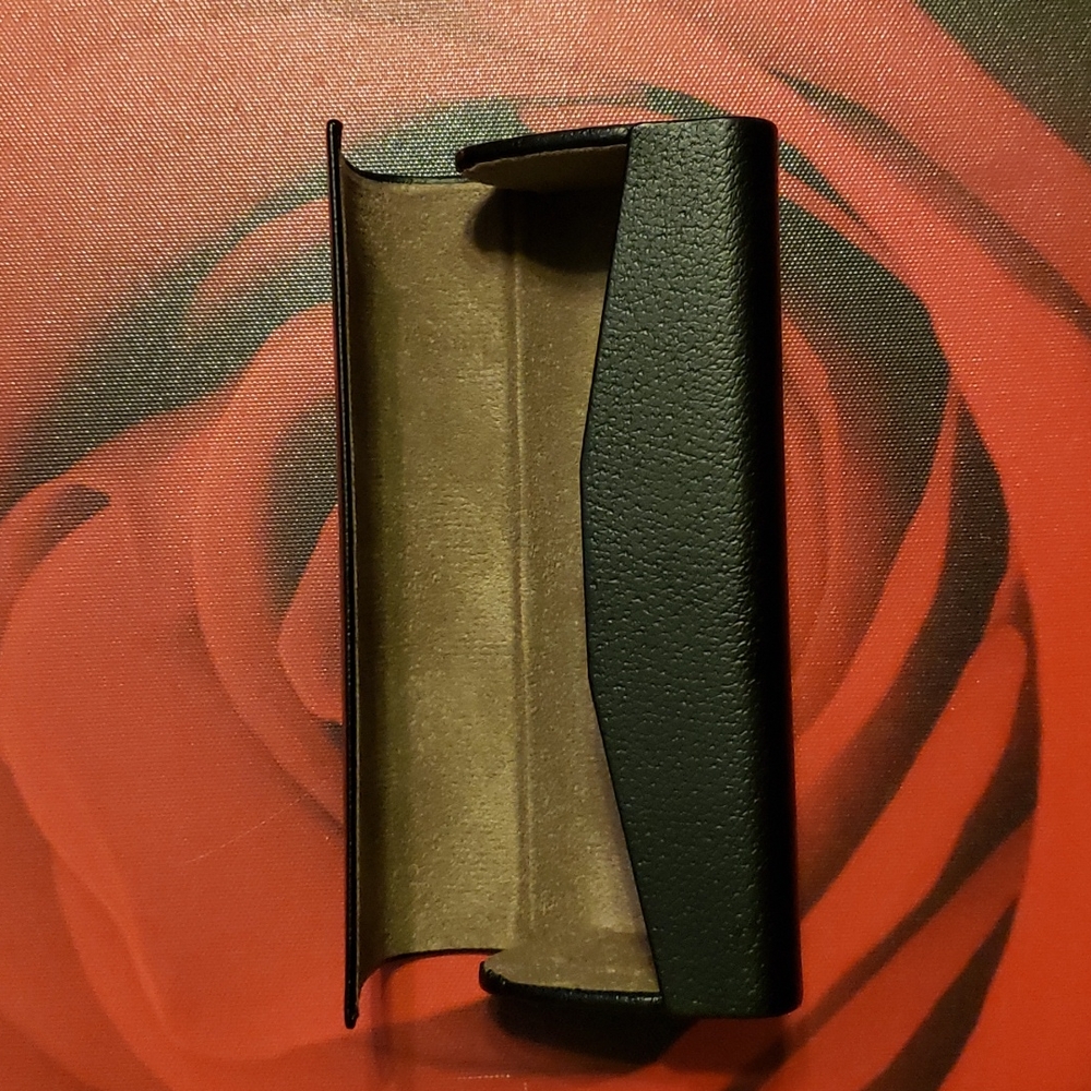Burberry Eyeglass Case - Picture 6 of 6